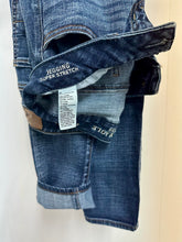 Load image into Gallery viewer, American Eagle Jegging Size 4
