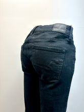 Load image into Gallery viewer, American Eagle 'Super Super Stretch' Size 4
