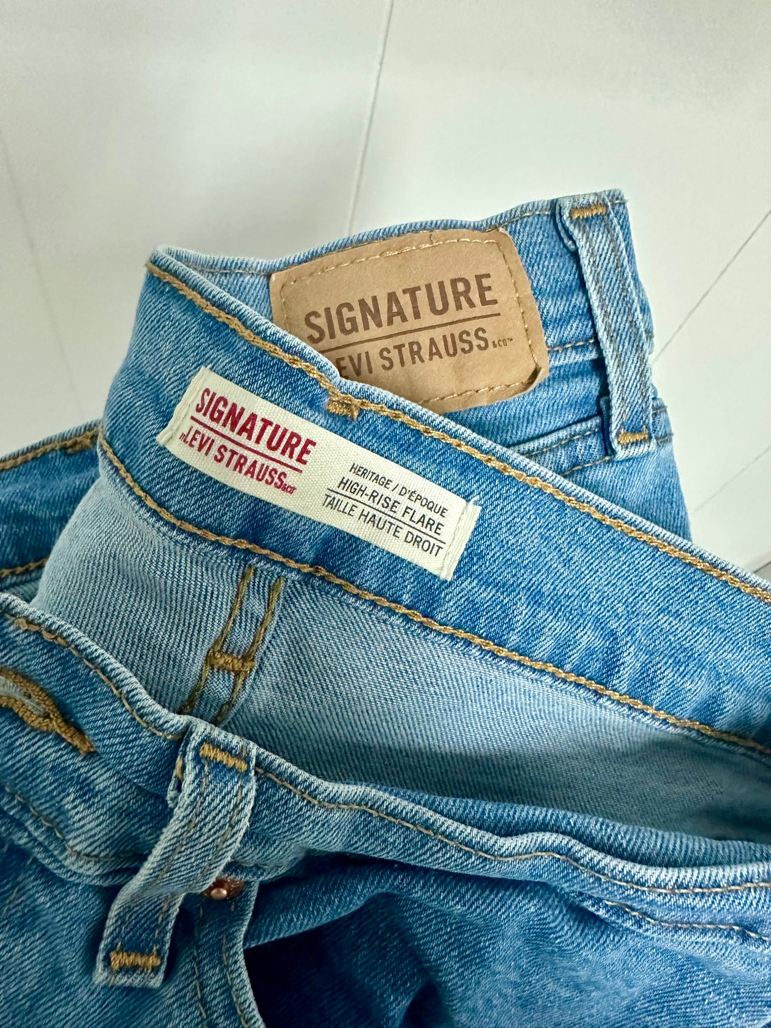 Levi's High Rise Flare Size 30