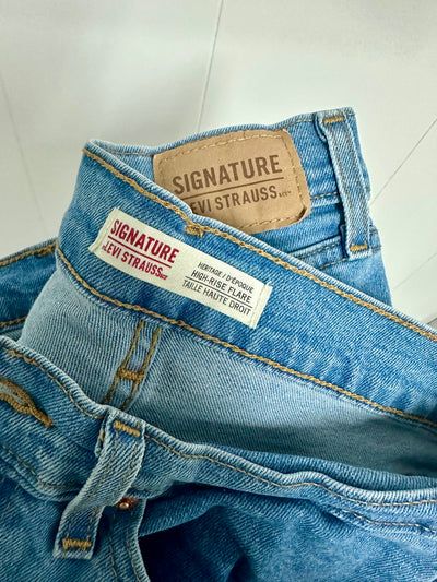 Levi's High Rise Flare Size 30