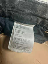 Load image into Gallery viewer, H&amp;M Skinny Size 6
