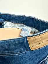 Load image into Gallery viewer, American Eagle Jegging Size 6
