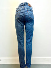 Load image into Gallery viewer, Levi's High Rise Skinny Size 27
