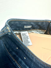 Load image into Gallery viewer, American Eagle Straight Leg Size 4
