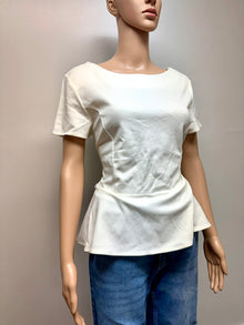 Le Chateau Tee Size LG (NWT)