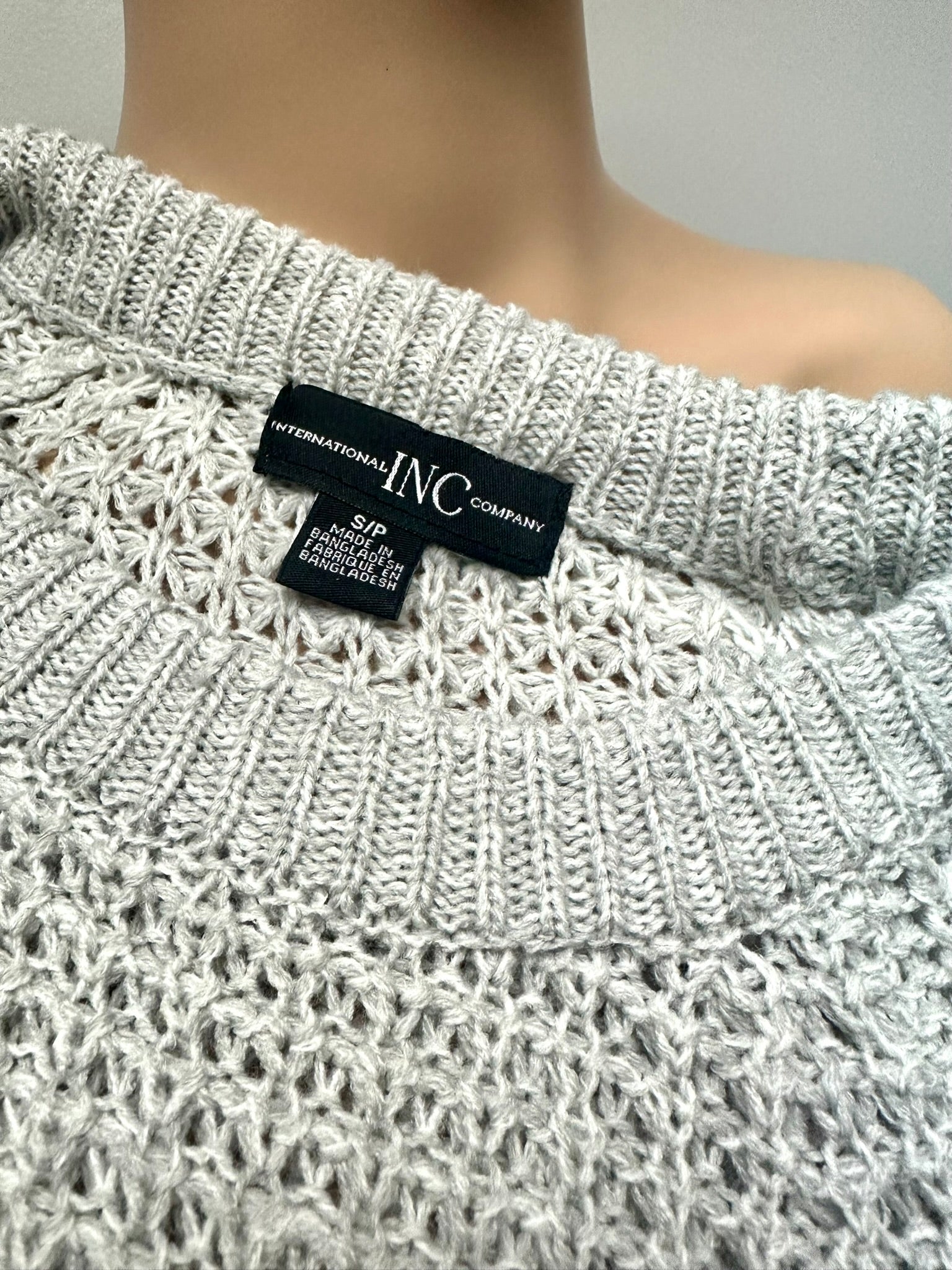 International INC Sweater Size SM