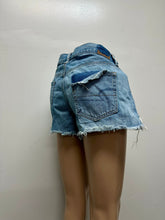 Load image into Gallery viewer, American Eagle Short Size 4
