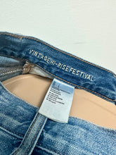 Load image into Gallery viewer, American Eagle Short Size 4
