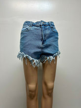 Load image into Gallery viewer, SHEIN Short Size 30
