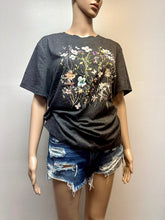 Load image into Gallery viewer, Floral Tee Size XL
